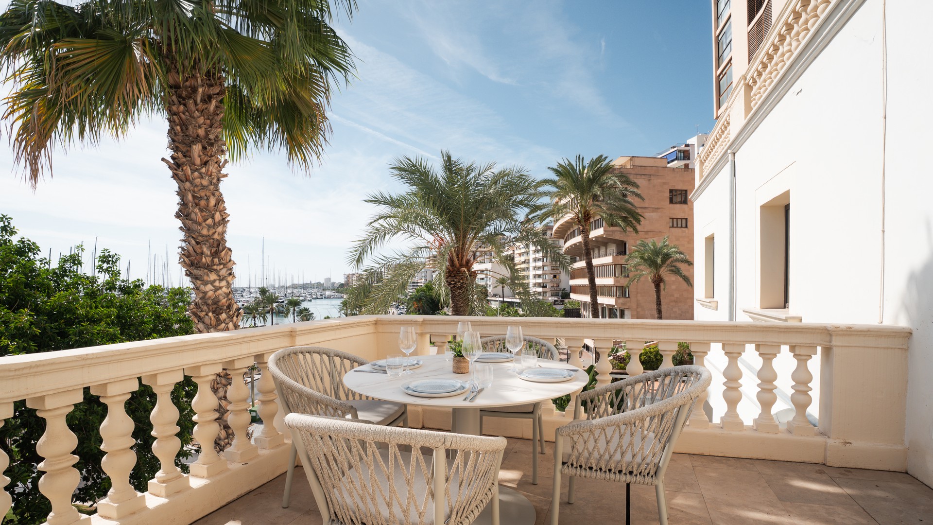 Paseo Maritimo Residence