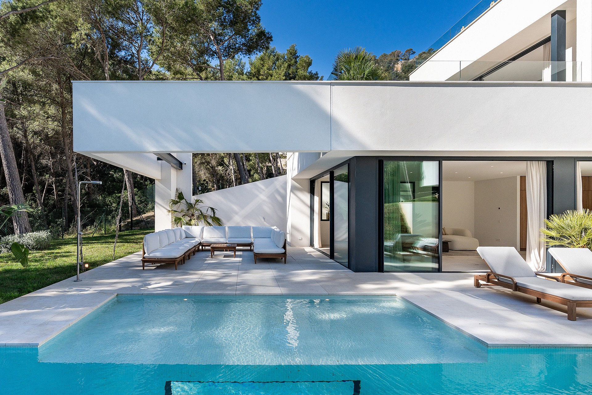 White render contemporary villa with 25-metre outdoor pool, teak loungers and landscaped garden in Son Vida, Mallorca