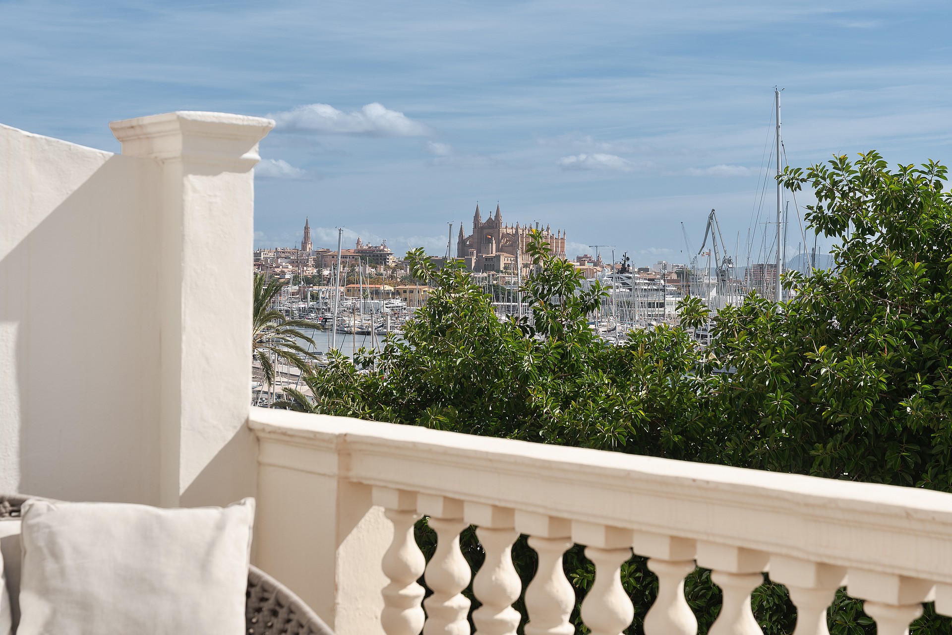 Paseo Maritimo Residence