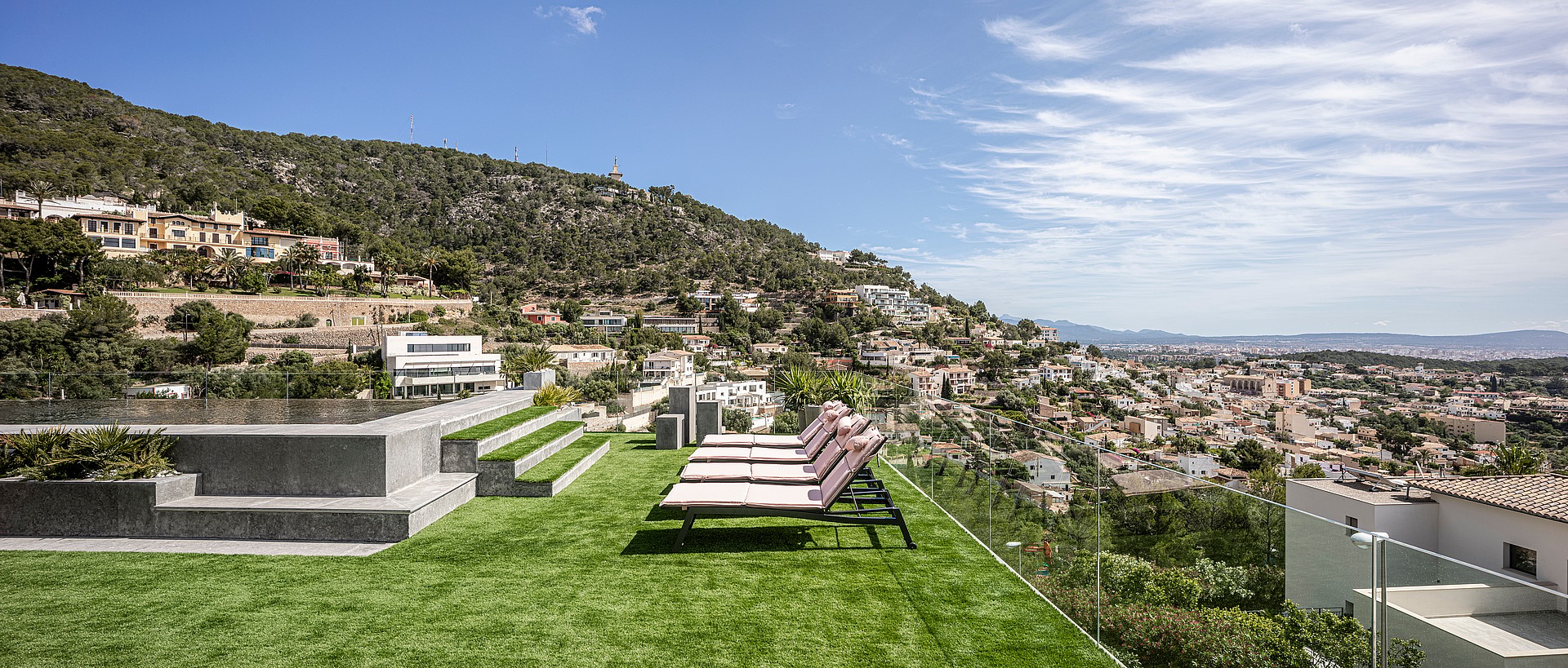 VILLA GENOVA