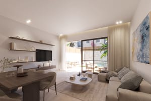 Baies vitrées coulissantes ouvrant du séjour sur la terrasse et le jardin avec piscine