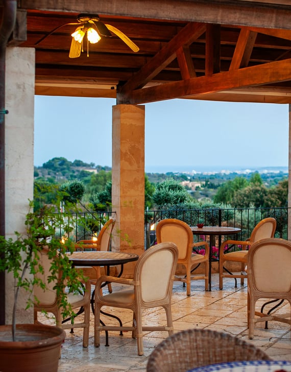 PLAZA DINING