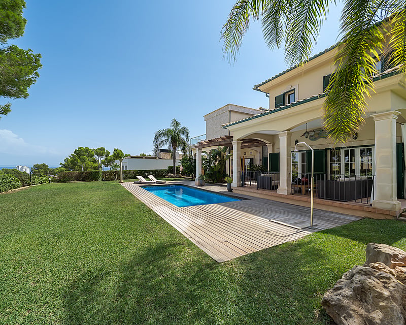 VILLA REINA