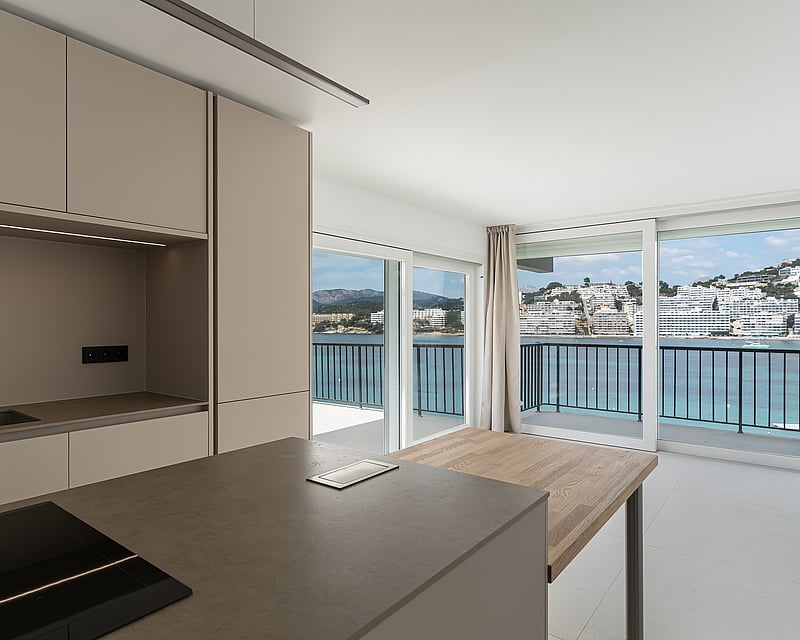 FRONTLINE PENTHOUSE IN SANTA PONSA