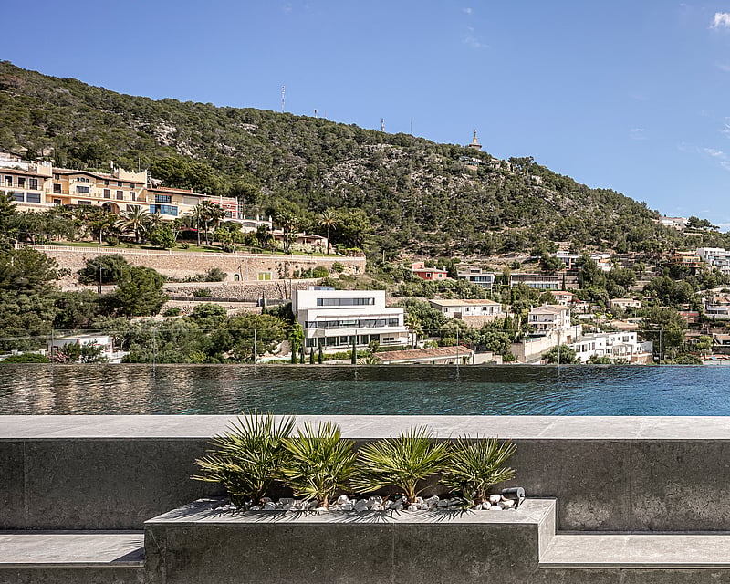 VILLA GENOVA